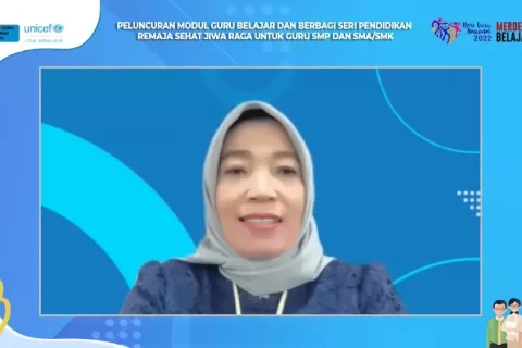Plt. Dirjen GTK, Nunuk Suryani, dalam peluncuran Modul Guru Belajar dan Berbagi Seri Remaja Sehat Jiwa dan Raga untuk guru SMP, SMA, dan SMK, Senin (31/10). (Tangkap layar: Webinar).