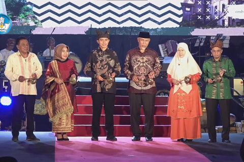 Prosesi Peluncuran Galangang Arang