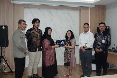 Penyerahan SK Anumerta kepada Keluarga Alm. Nuke Nugraha